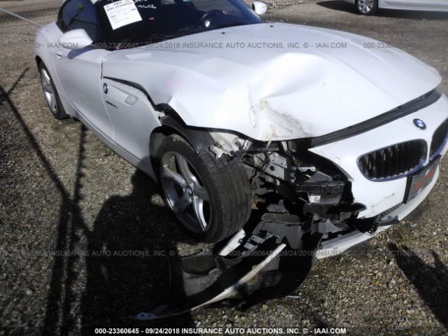 Salvage Car Bmw Z4 2011 White for sale in Livingston LA online auction