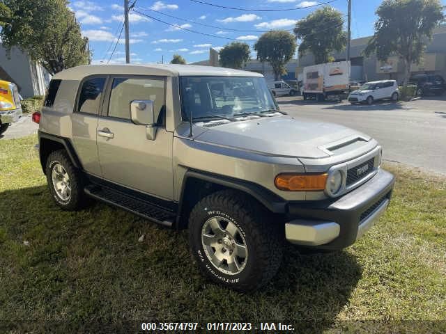 TOYOTA FJ CRUISER