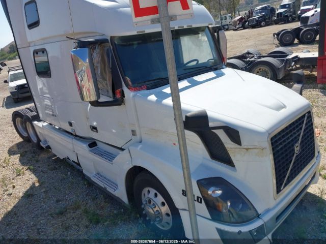  Salvage Volvo Vn