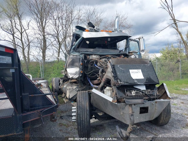 Global Auto Auctions: 2000 WESTERN STAR/AUTO CAR 4900E