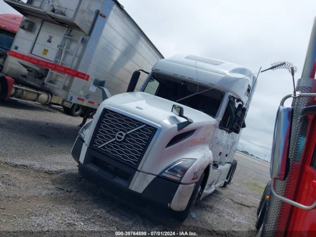  Salvage Volvo Vnl