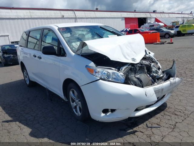  Salvage Toyota Sienna