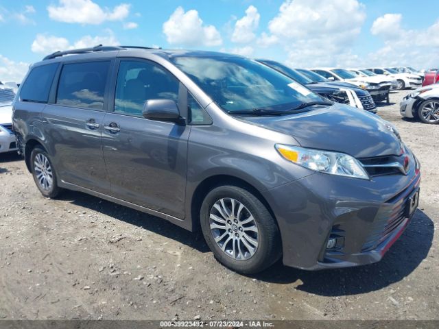TOYOTA SIENNA