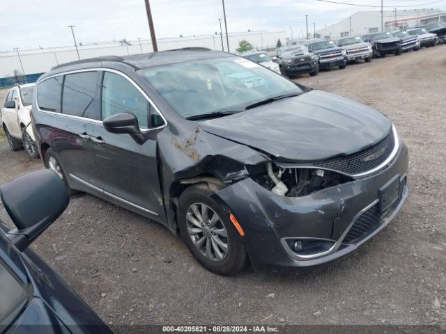  Salvage Chrysler Pacifica