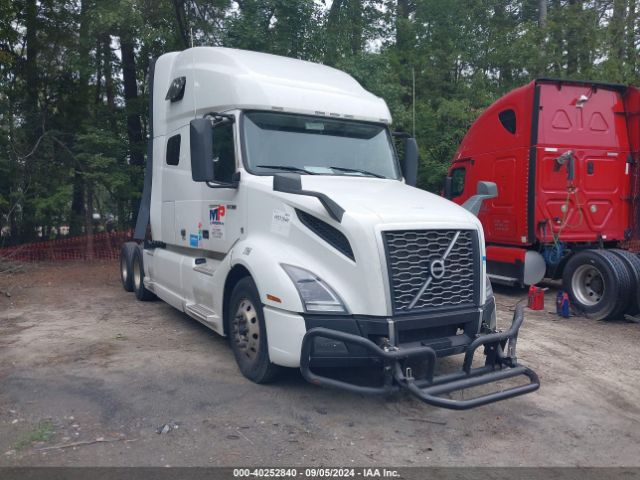  Salvage Volvo Vnl