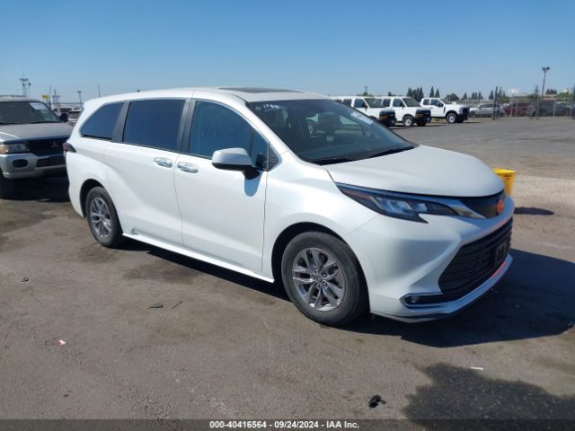  Salvage Toyota Sienna