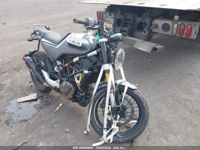  Salvage Husqvarna Vitpilen 401 Svartpilen 4