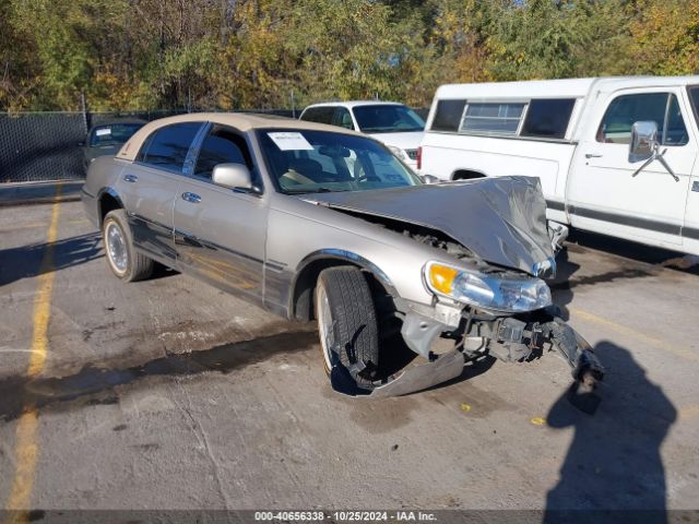  Salvage Lincoln Towncar