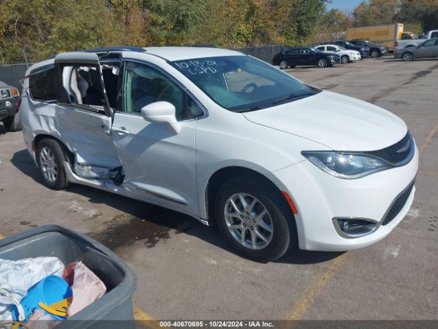  Salvage Chrysler Pacifica