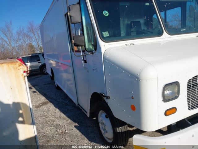  Salvage Freightliner Chassis