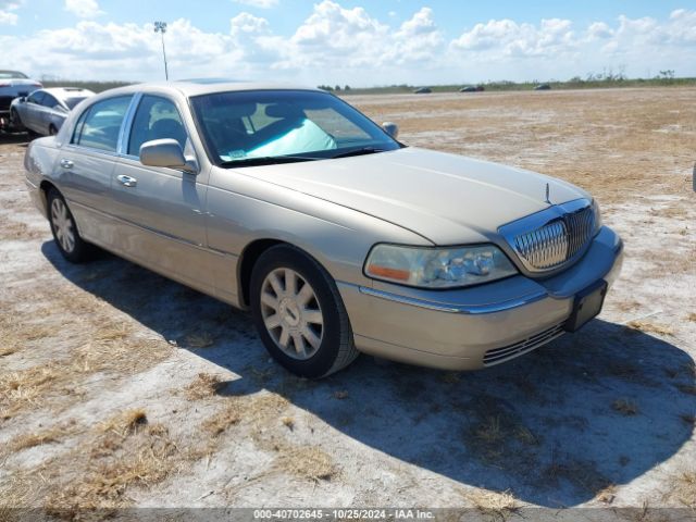  Salvage Lincoln Towncar