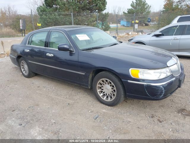  Salvage Lincoln Towncar