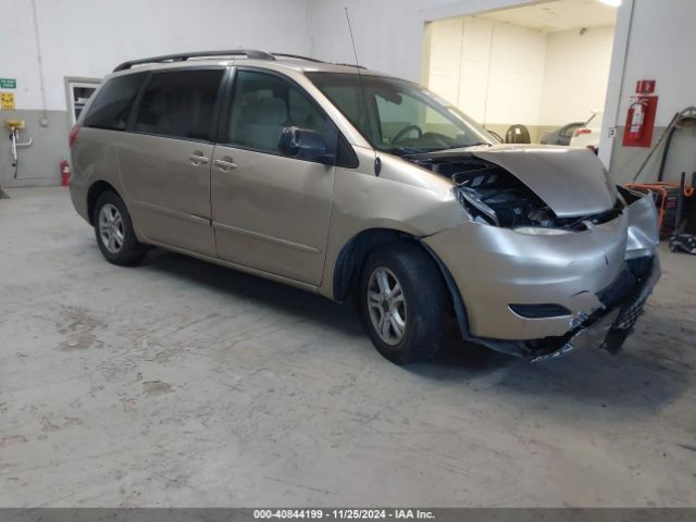  Salvage Toyota Sienna