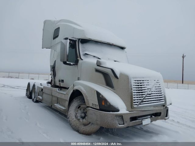  Salvage Volvo Vnl