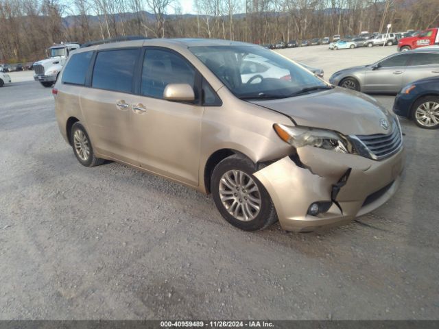  Salvage Toyota Sienna