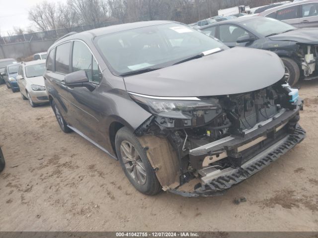  Salvage Toyota Sienna