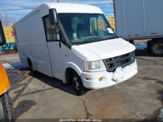  Salvage Isuzu Commercial Van