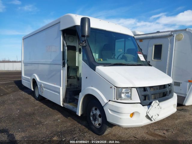  Salvage Isuzu Commercial Van