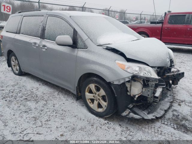  Salvage Toyota Sienna