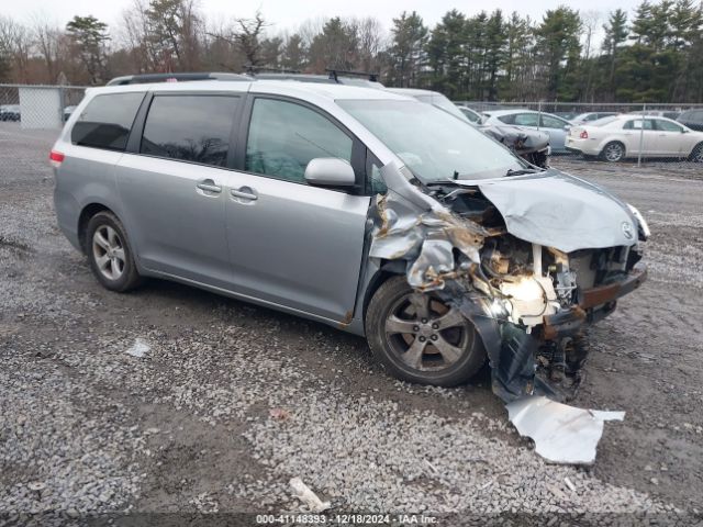  Salvage Toyota Sienna