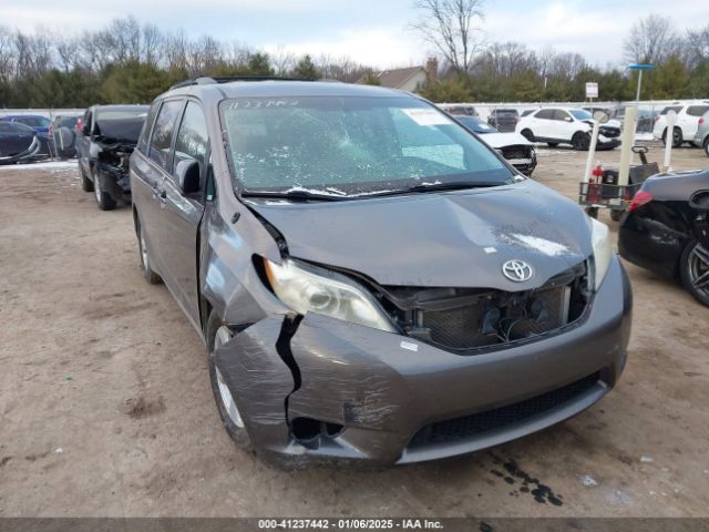  Salvage Toyota Sienna