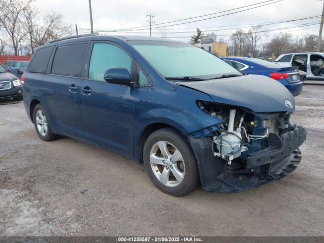  Salvage Toyota Sienna