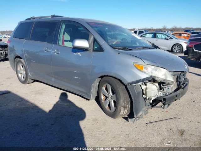  Salvage Toyota Sienna