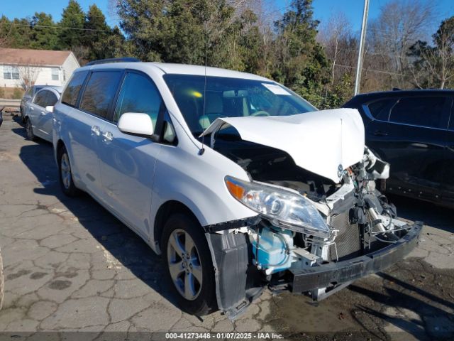  Salvage Toyota Sienna