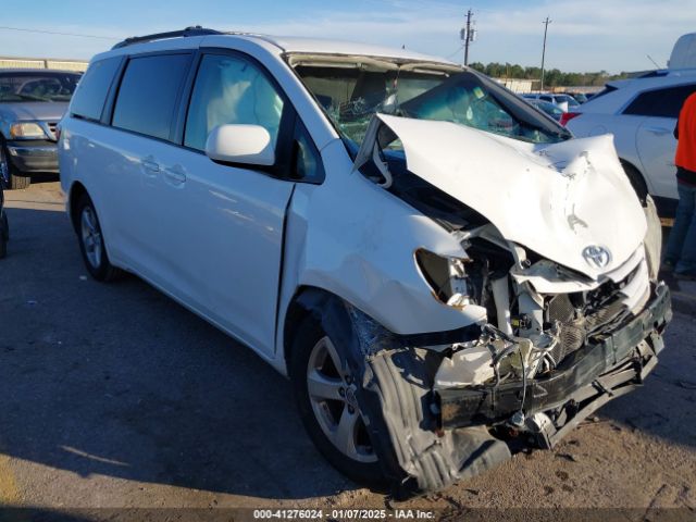  Salvage Toyota Sienna