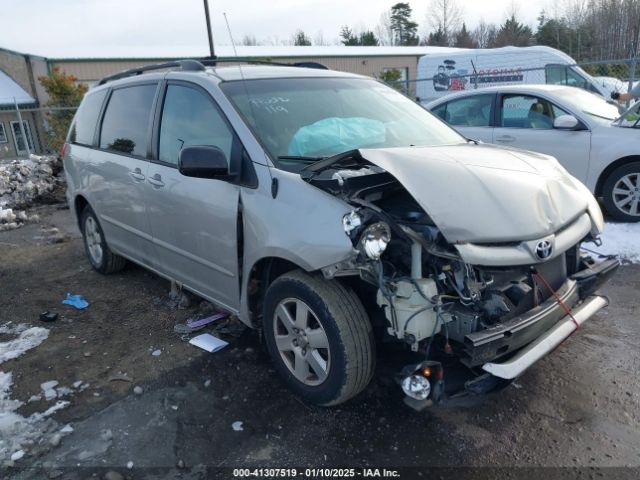  Salvage Toyota Sienna