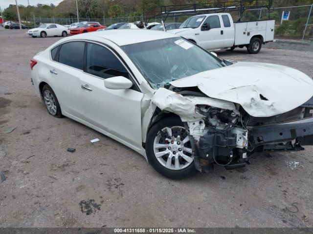  Salvage Nissan Altima