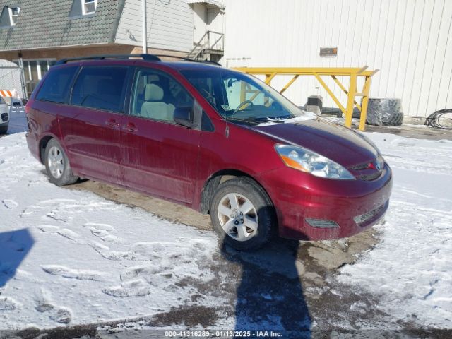  Salvage Toyota Sienna