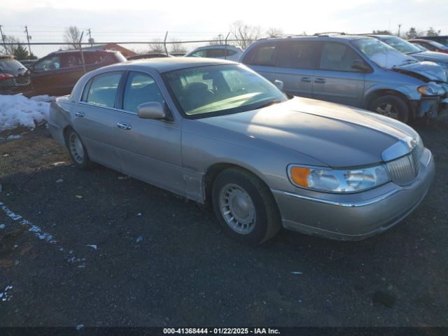  Salvage Lincoln Towncar