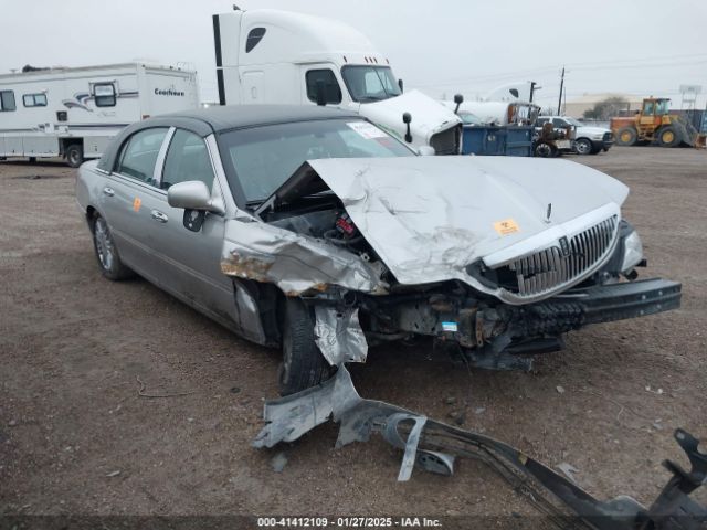 Salvage Lincoln Towncar