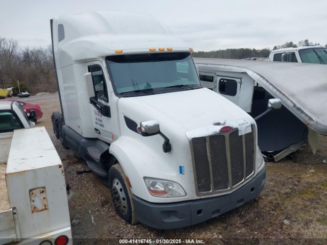  Salvage Peterbilt 579