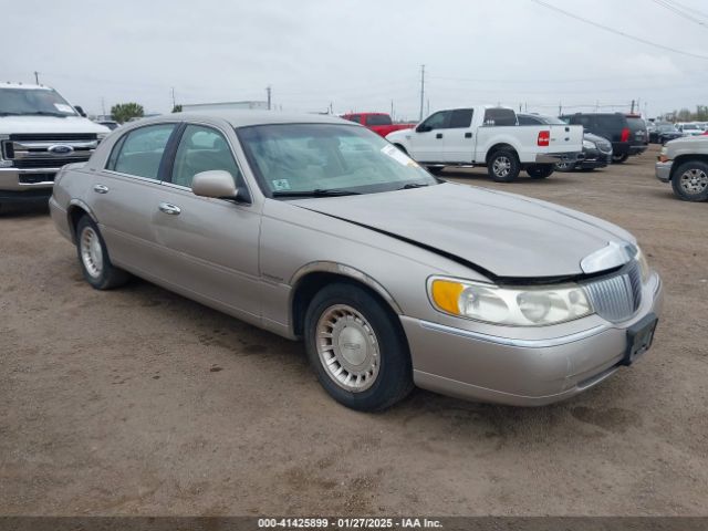  Salvage Lincoln Towncar