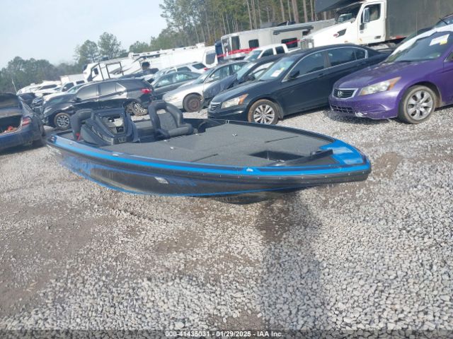  Salvage Nitro Bassboat