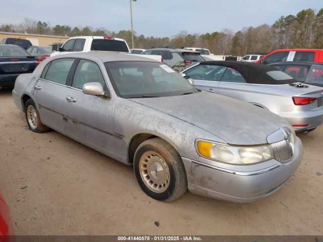  Salvage Lincoln Towncar