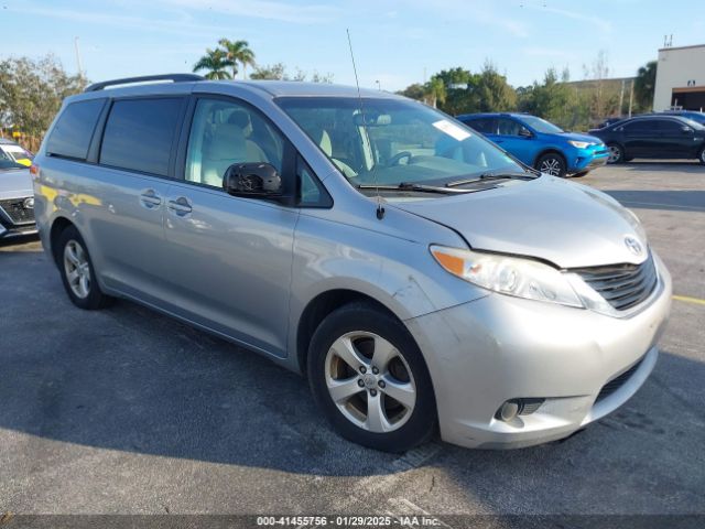  Salvage Toyota Sienna