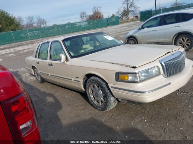  Salvage Lincoln Towncar