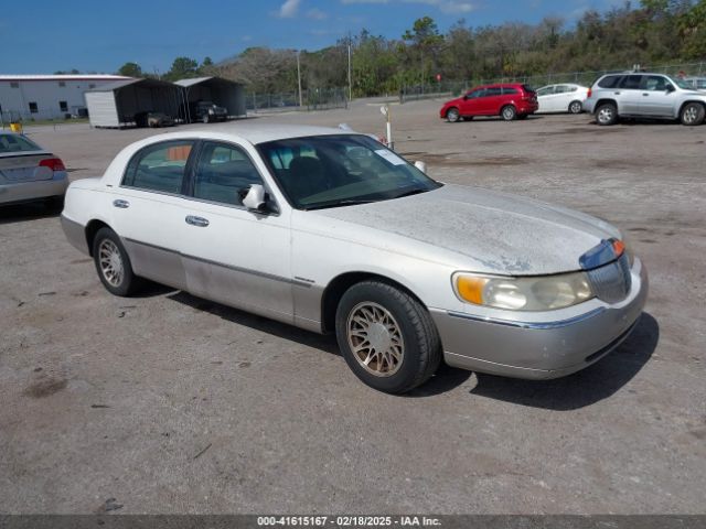  Salvage Lincoln Towncar