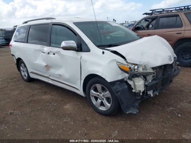  Salvage Toyota Sienna