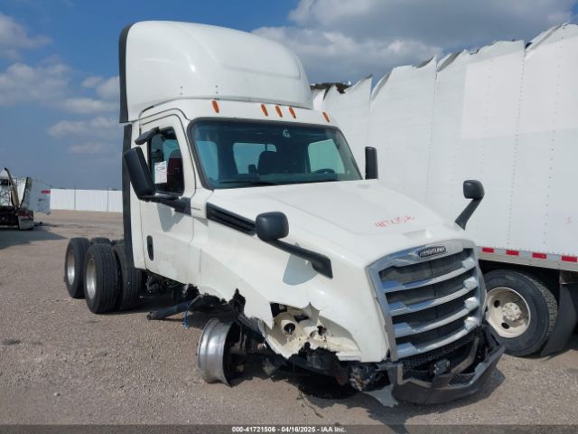  Salvage Freightliner New Cascadia 126