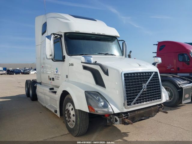  Salvage Volvo Vn