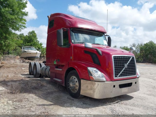  Salvage Volvo Vn