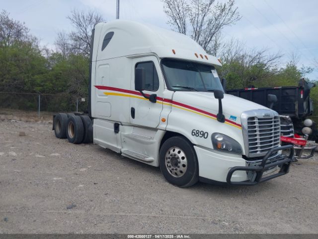  Salvage Freightliner Cascadia 125
