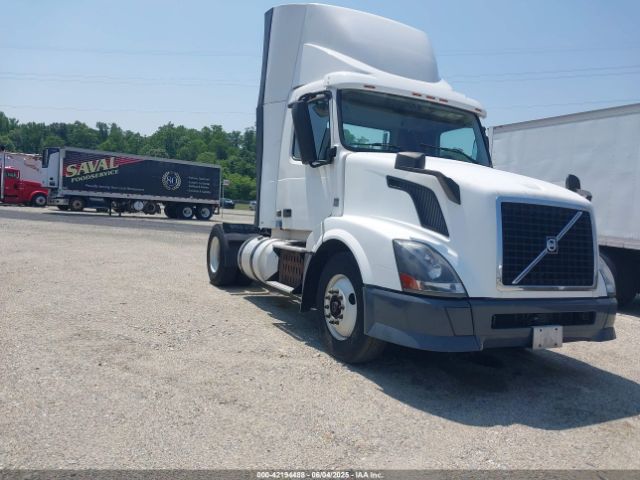  Salvage Volvo Vn
