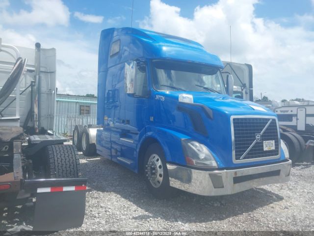 Salvage Volvo Vnl