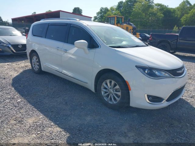  Salvage Chrysler Pacifica