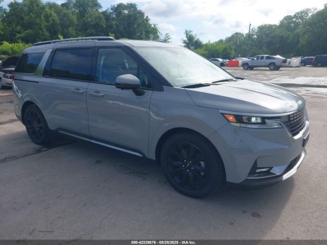  Salvage Kia Carnival